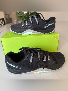 Women's Merrell Trail Glove 7 , new with tags but no box , size 7